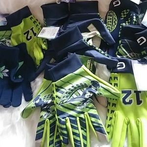 Seahawks gloves w/tags 16.00 per or